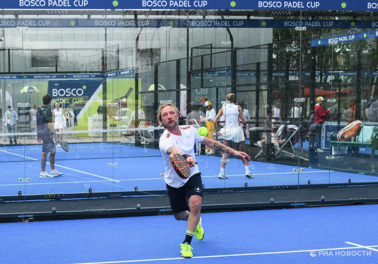 Фигурист Евгений Плющенко на турнире Bosco Padel Cup в Лужниках