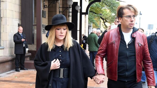 Телеведущий Максим Галкин* и певица Алла Пугачева Телеведущий Максим Галкин* и певица Алла Пугачева