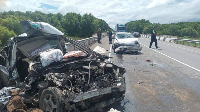 На месте столкновения КАМАЗа и двух иномарок в Приморском крае