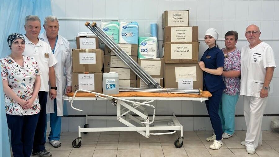Орловские медики отправили гуманитарный груз в зону СВО для военных врачей - РИА Новости, 1920, 16.07.2025