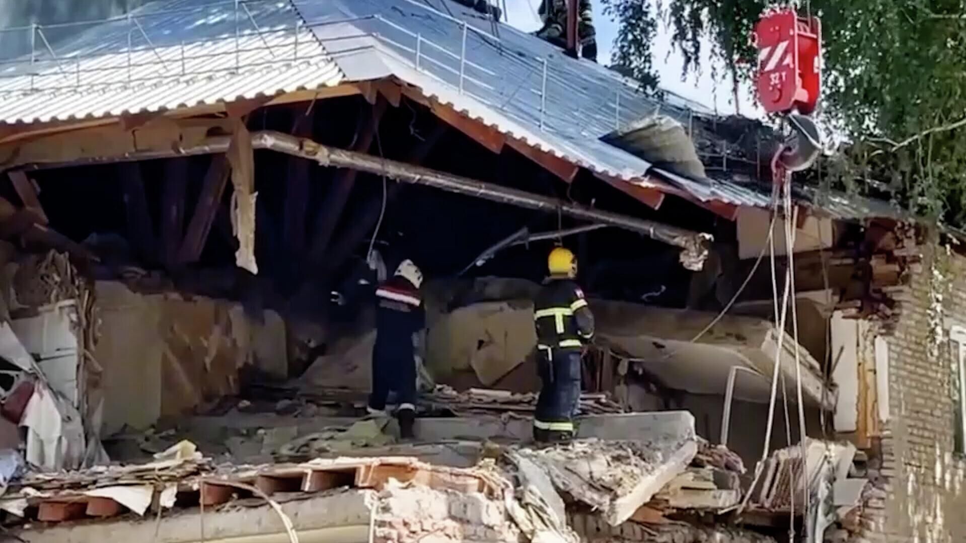 Работа МЧС на месте взрыва газа в Новосибирской области - РИА Новости, 1920, 16.07.2025