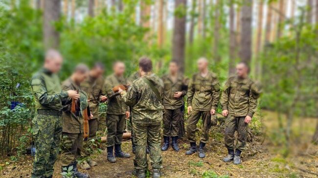 Священник Брянской епархии передал гуманитарную посылку военнослужащим группировки Север