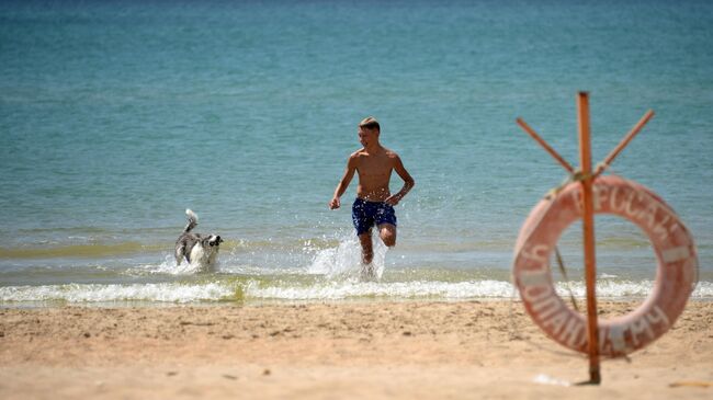 Мужчина на пляже