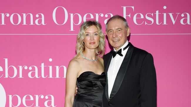 Министр по делам предприятий и продукции Сделано в Италии Адольфо Урсо с женой Ольгой Сохненко