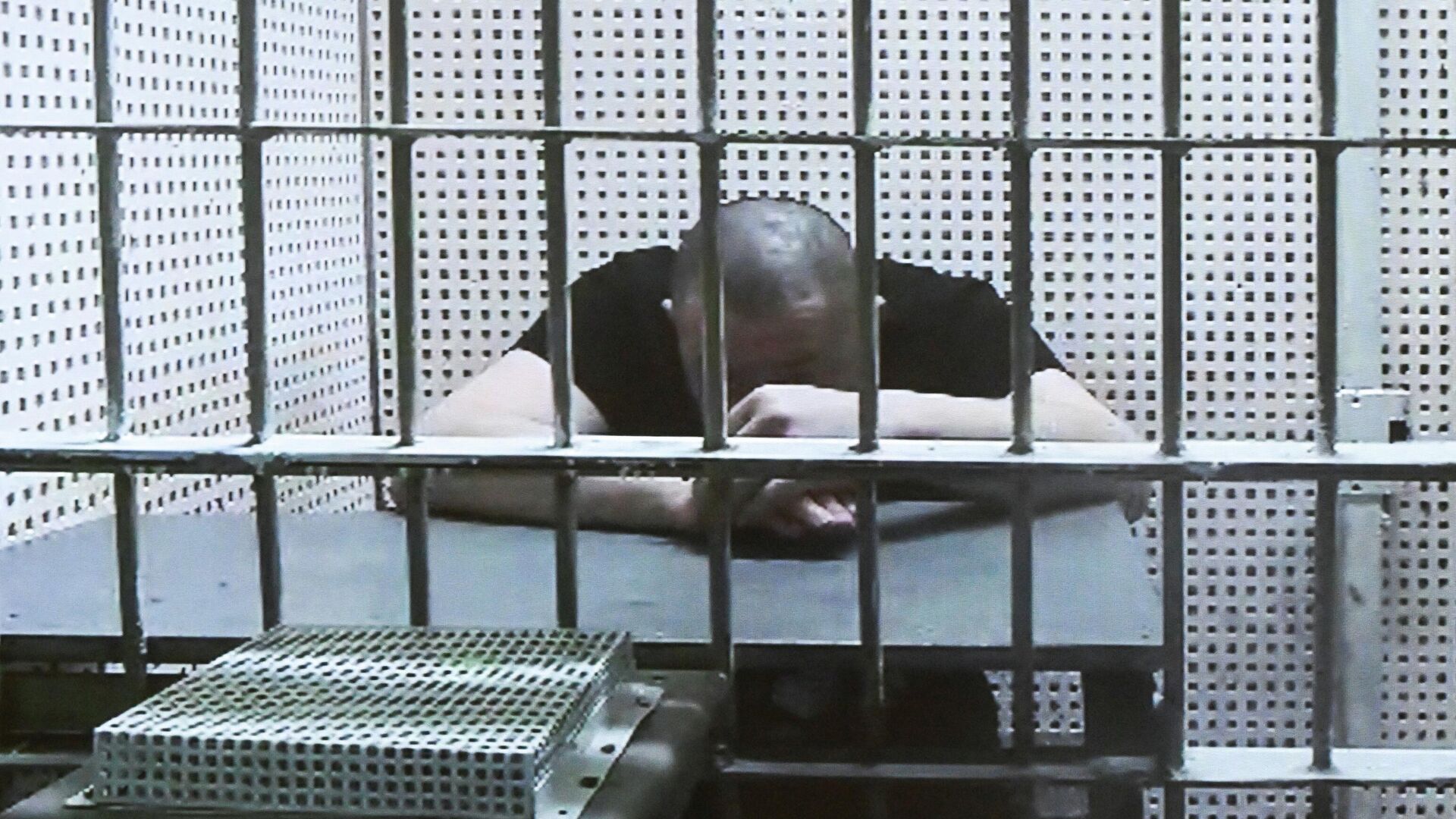 Бывший губернатор Курской области Алексей Смирнов в СИЗО во время заседания суда в режиме видеоконференции по рассмотрению жалобы на продление его ареста. 16 июля 2025 Бывший губернатор Курской области Алексей Смирнов в СИЗО во время заседания суда в режиме видеоконференции по рассмотрению жалобы на продление его ареста. 16 июля 2025 - РИА Новости, 1920, 16.07.2025