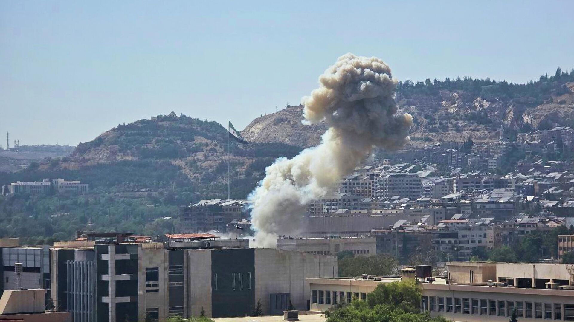 Израильский авиаудар по Дамаску - РИА Новости, 1920, 16.07.2025