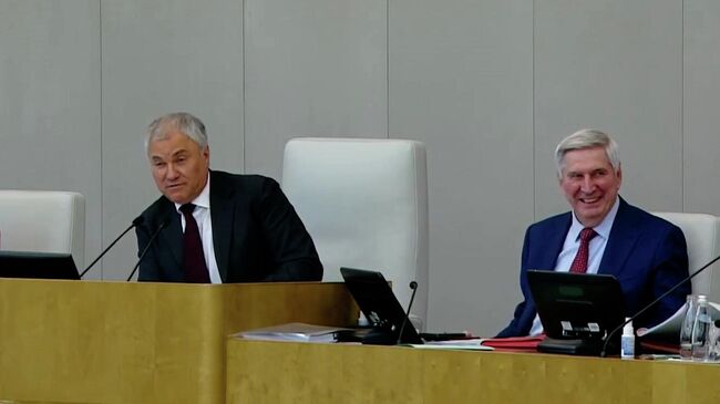 Покурить – это плохой пример – Володин призвал главу Минстроя изживать вредную  привычку