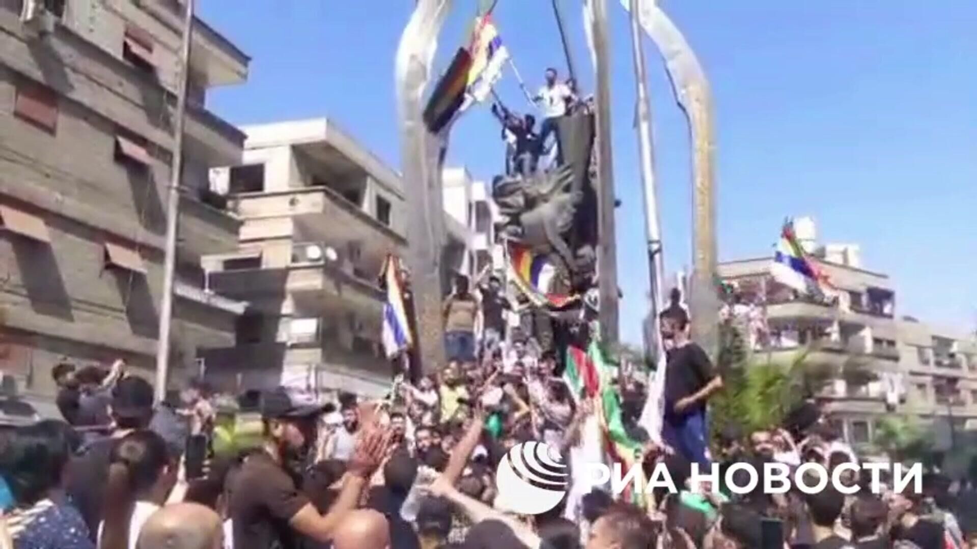 Массовые антиправительственные демонстрации в поддержку друзов в пригороде Дамаска - РИА Новости, 1920, 16.07.2025