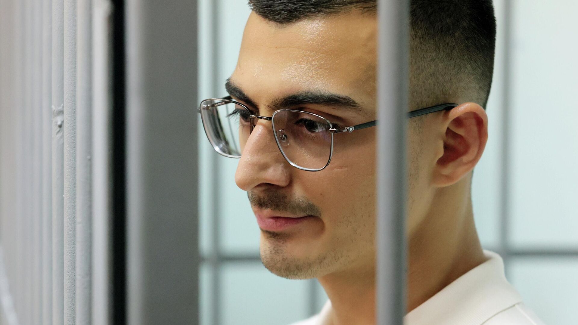 Сын председателя свердловской областной общественной национально-культурной организации Азербайджан-Урал Мутвалы Шыхлински в Ленинском районном суде Екатеринбурга - РИА Новости, 1920, 09.09.2025