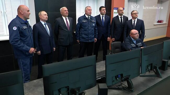 Путин ознакомился с работой новой коксовой батареи на Магнитогорском металлургическом комбинате   Путин ознакомился с работой новой коксовой батареи на Магнитогорском металлургическом комбинате