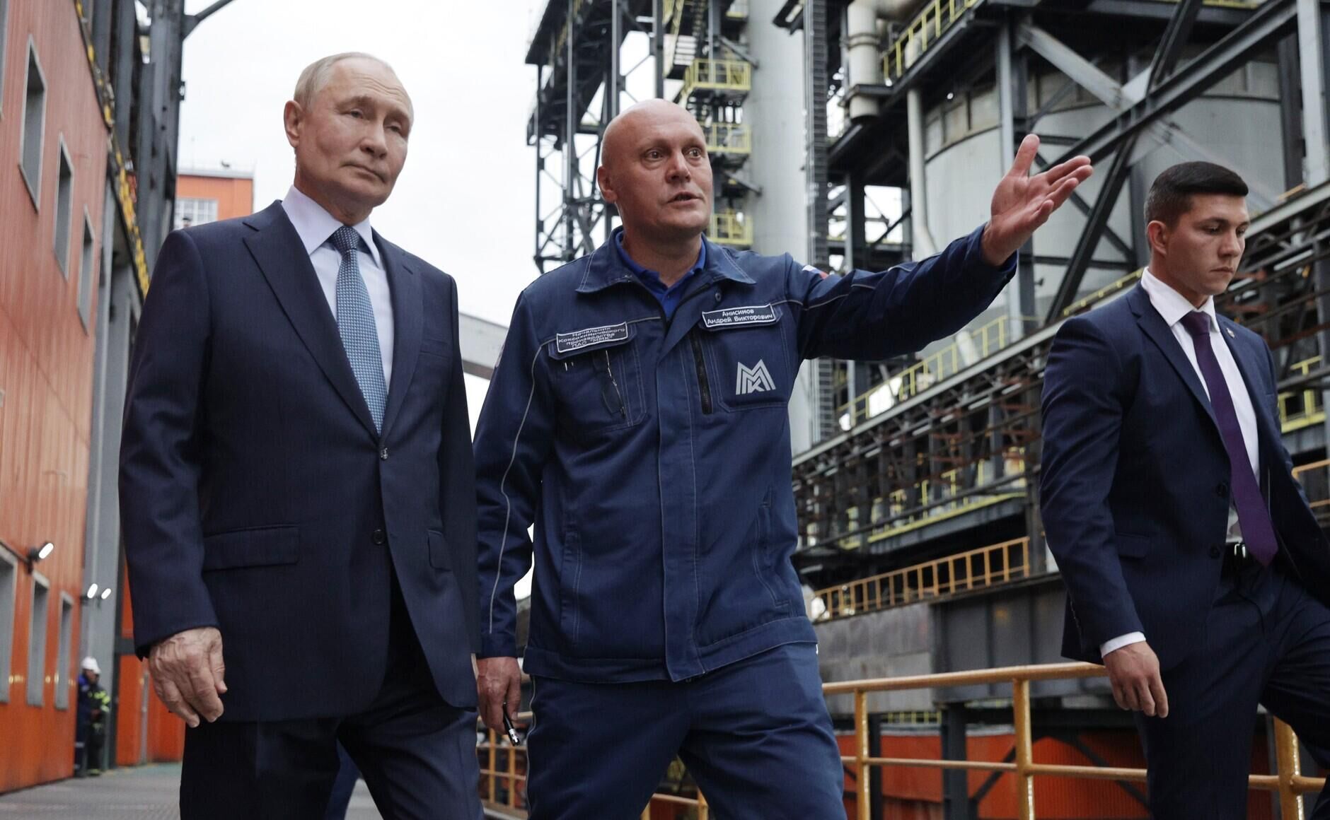 Путин пообщался с работниками Магнитогорского металлургического комбината