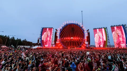 Выступление Анны Асти на VK Fest