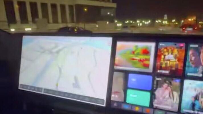 SHOT: в Казани полицейские остановили авто, управлявшееся через телефон