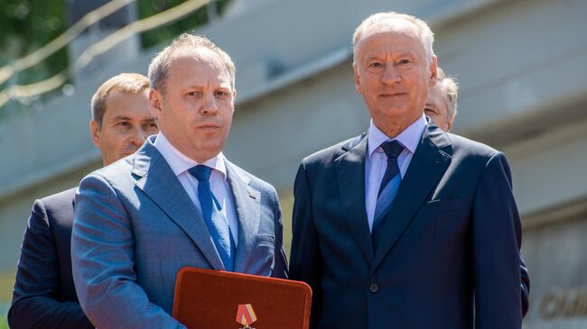 Генеральный директор АО Зеленодольский завод им. Горького Александр Филиппов (слева) и помощник президента РФ, председатель Морской коллегии РФ Николай Патрушев