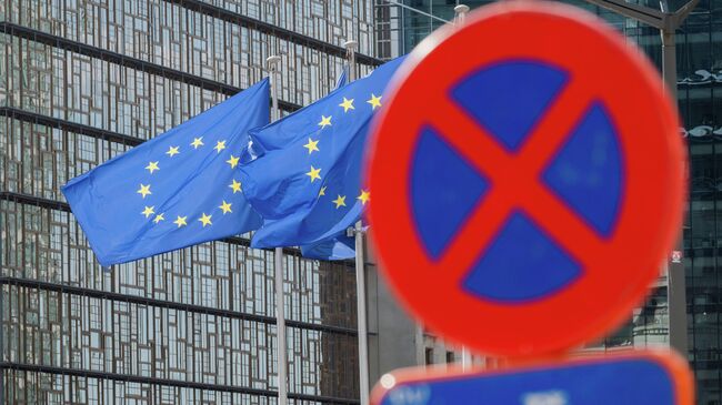 Флаги Европейского союза перед зданием Европейского совета