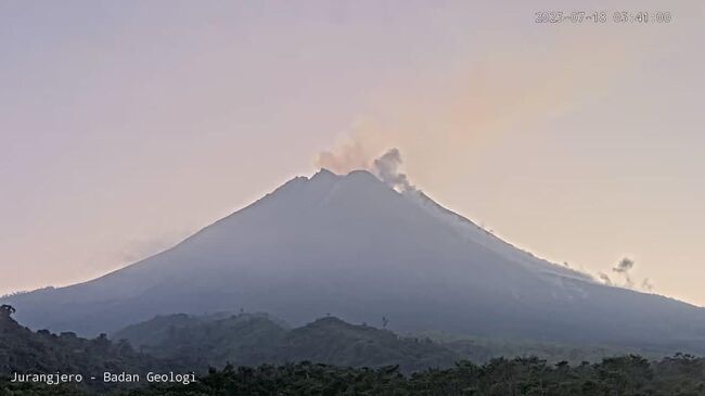 Извержение вулкана Марапи, находящегося в индонезийской провинции Западная Суматра