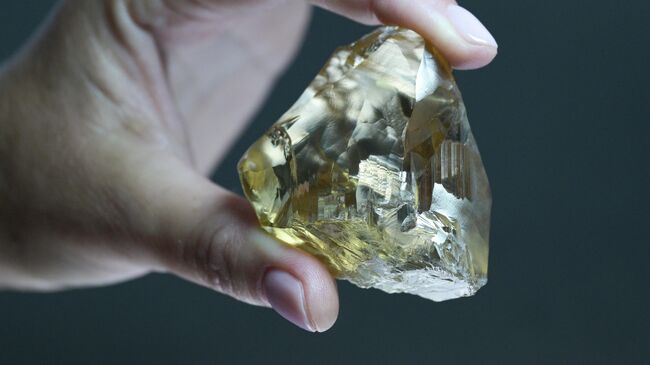 Крупнейший ювелирный алмаз в России 80 лет Победы в Великой Отечественной войне в Москве