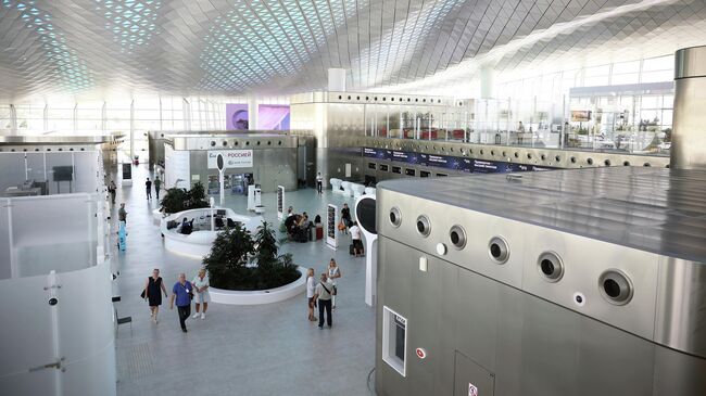 Пассажиры в аэропорту Геленджика