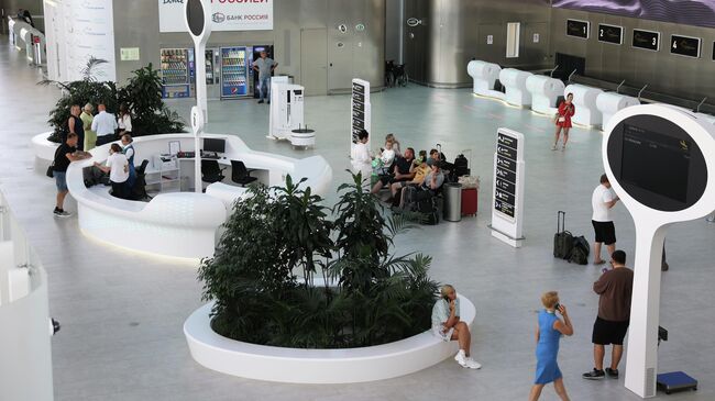 Пассажиры в аэропорту Геленджика