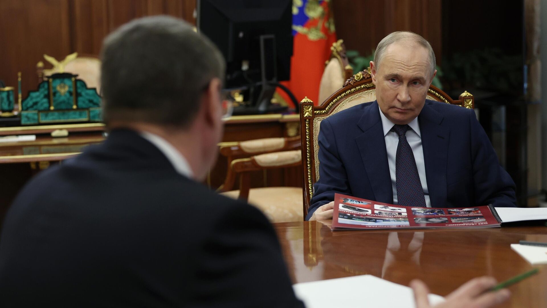 Президент Владимир Путин провел встречу с губернатором Владимирской области Александром Авдеевым - РИА Новости, 1920, 18.07.2025