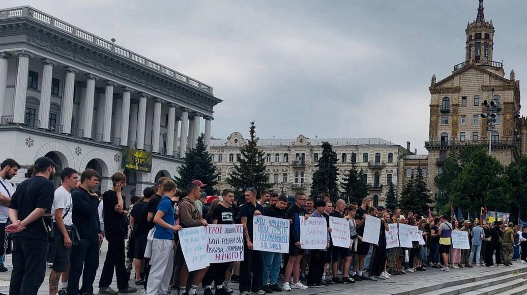 Экс-солдат ВСУ объяснил, почему украинцы боятся выходить на митинги