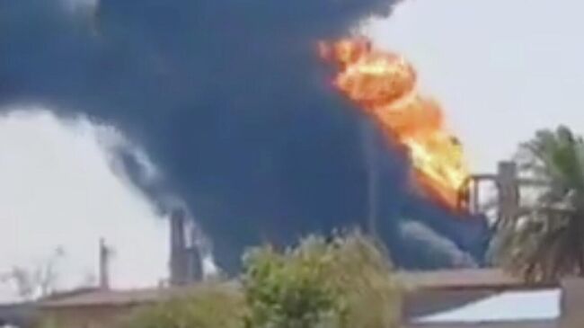 Пожар на нефтеперерабатывающем заводе в городе Абадан, Иран