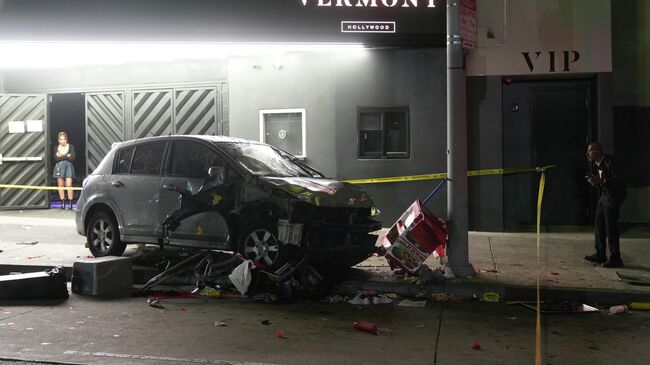 Место наезда автомобиля на толпу в американском городе Лос-Анджелес. 19 июля 2025