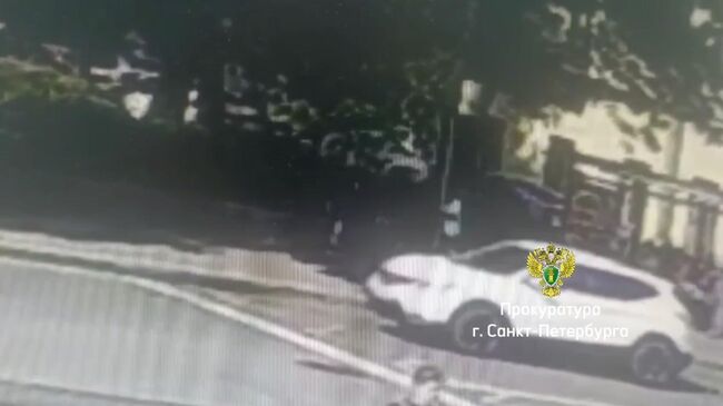 Восьмилетняя девочка, которую ударило током на остановке в Петербурге