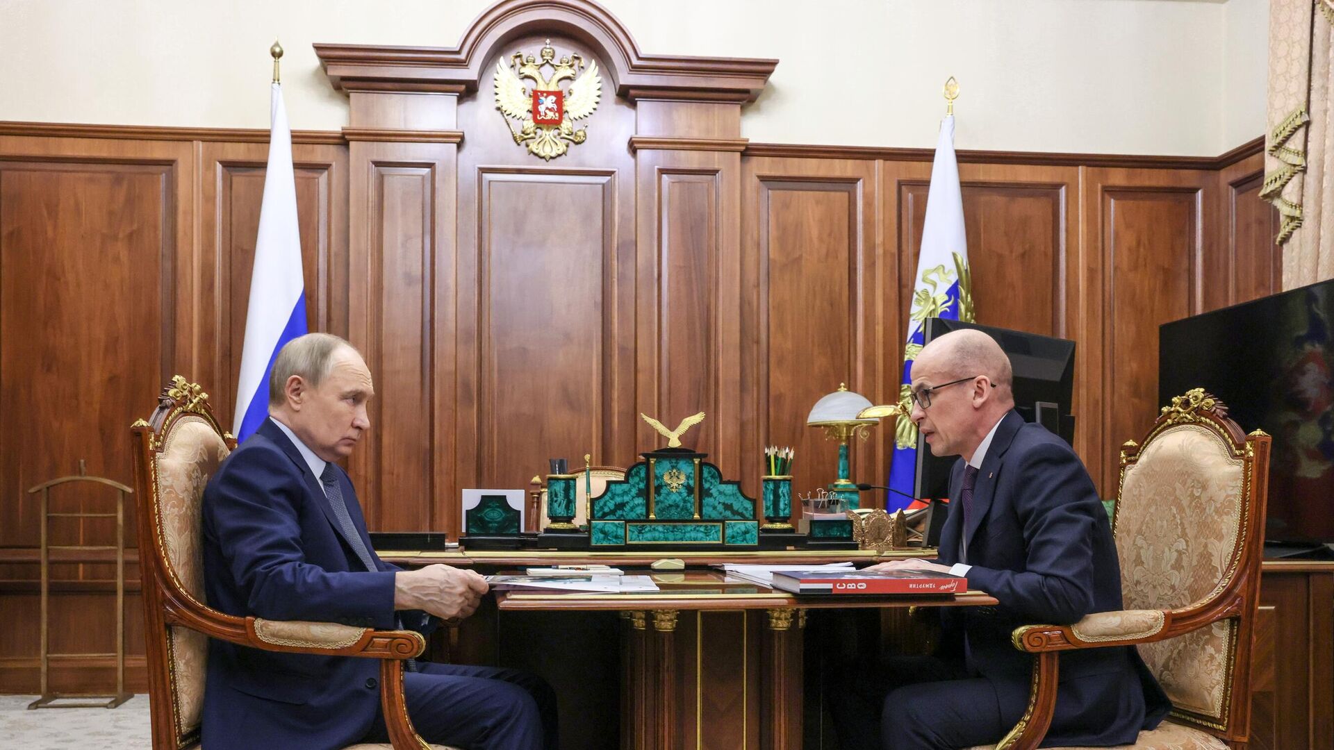 Владимир Путин и Александр Бречалов - РИА Новости, 1920, 21.07.2025