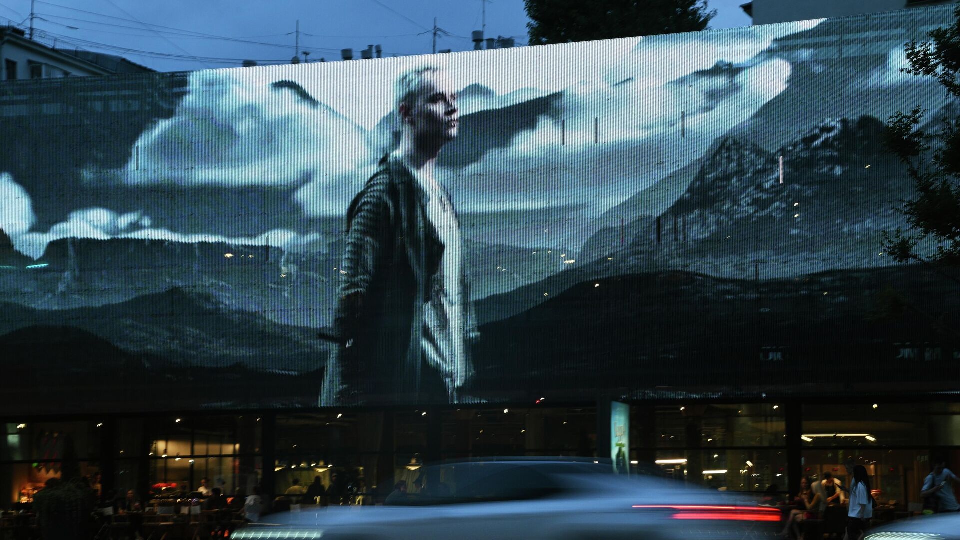 Премьера клипа певца Shamana на песню Прямо по сердцу на Новом Арбате в Москве - РИА Новости, 1920, 04.08.2025