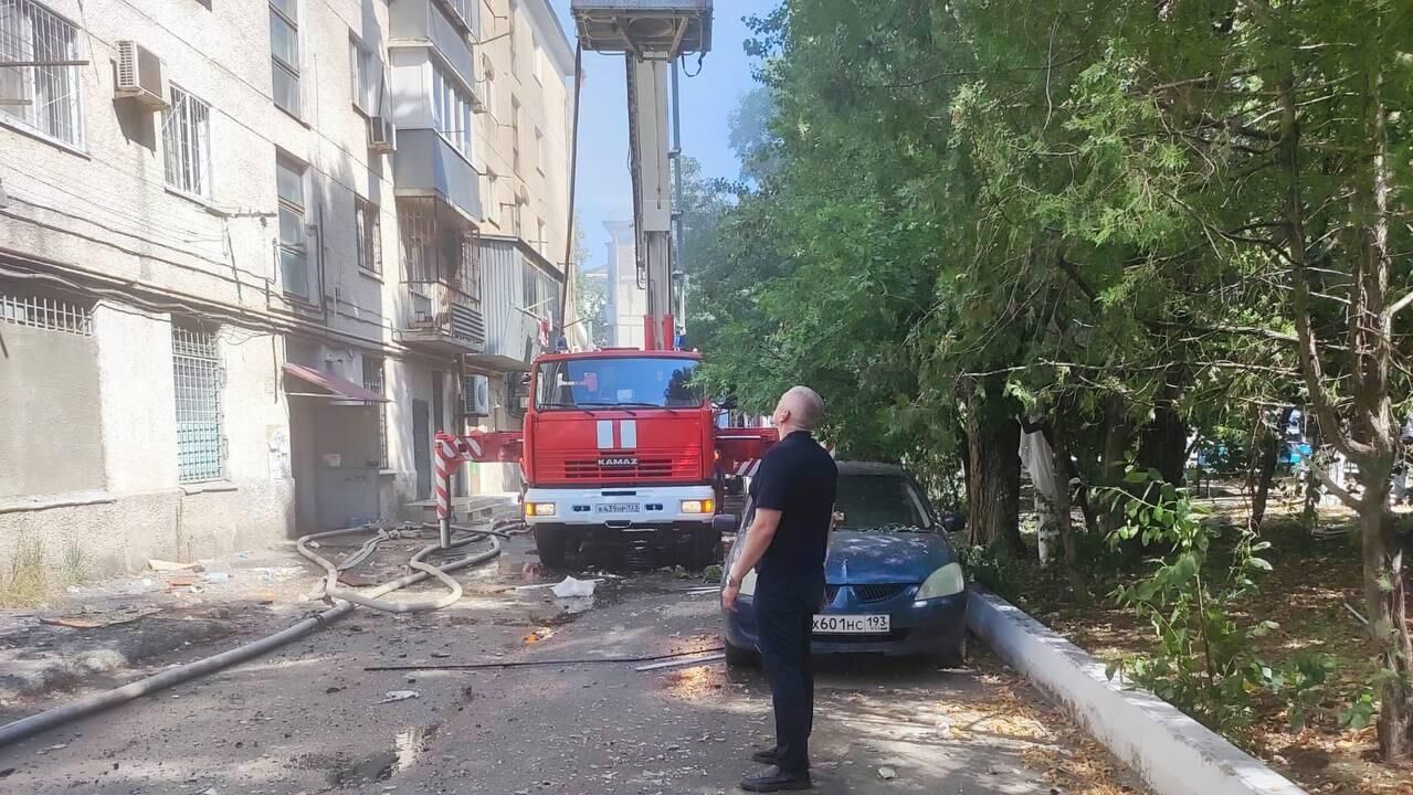 Пожарная машина на месте пожара в Новороссийске - РИА Новости, 1920, 21.07.2025