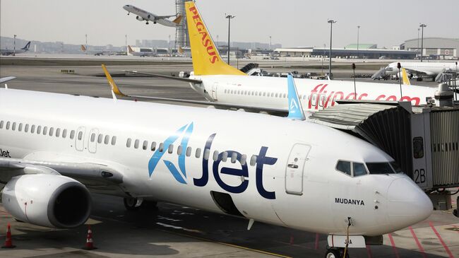 Самолеты турецких авиакомпаний AJet