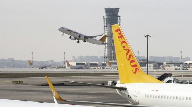 Самолет турецкой авиакомпании Pegasus Самолет турецкой авиакомпании Pegasus