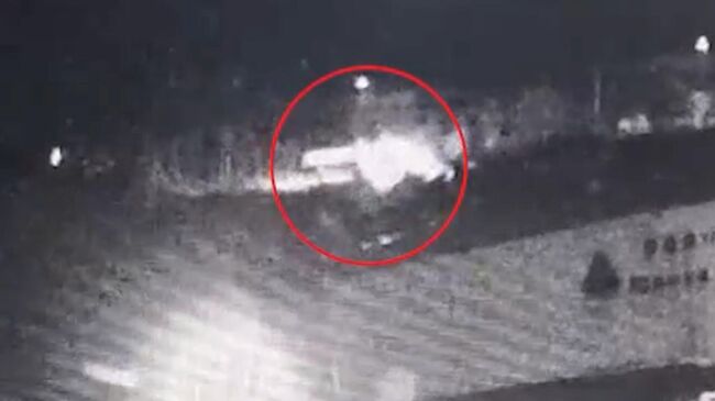 Момент падения в обрыв автобуса с вахтовиками в Якутии