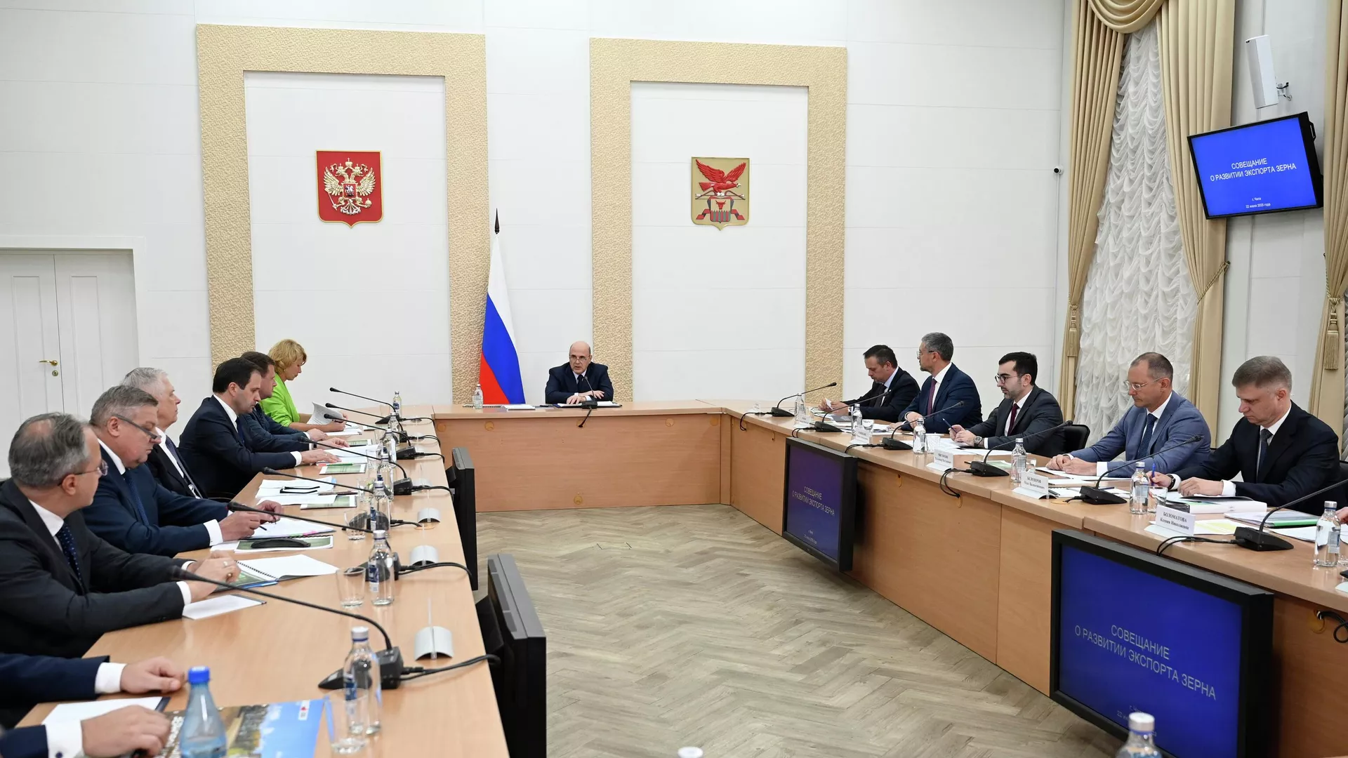 Председатель правительства Михаил Мишустин проводит совещание О развитии экспорта зерна в Чите - РИА Новости, 1920, 22.07.2025