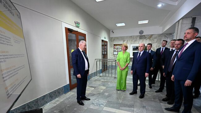 Председатель правительства РФ Михаил Мишустин во время презентации Забайкальского зернового терминала в Чите. 22 июля 2025