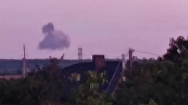 Дым на месте падения французского истребителя Mirage 2000 в Волынской области