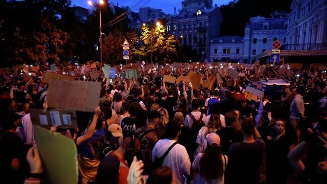 Акция протеста на Украине из-за принятого Зеленским закона
