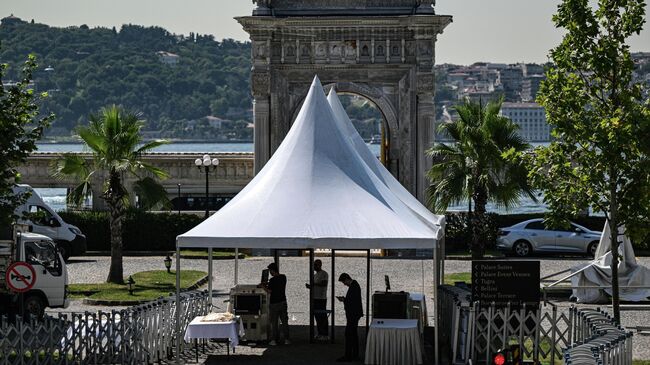 Обстановка у дворца Чираган в Стамбуле