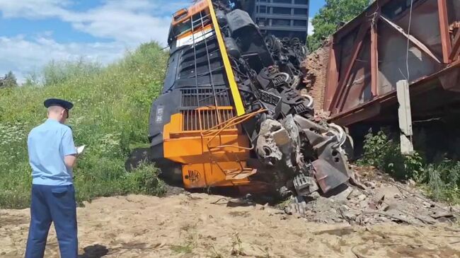 Место происшествия, где локомотив сошел с рельсов на подъездных путях к Амурской ТЭЦ-1. 23 июля 2025