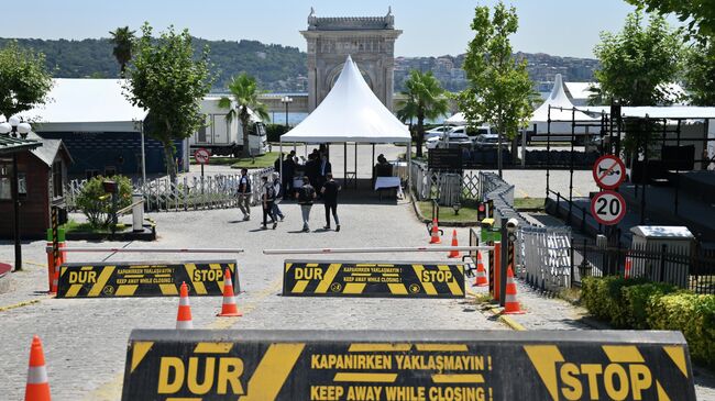 Перекрытый въезд на территорию дворца Чираган в Стамбуле