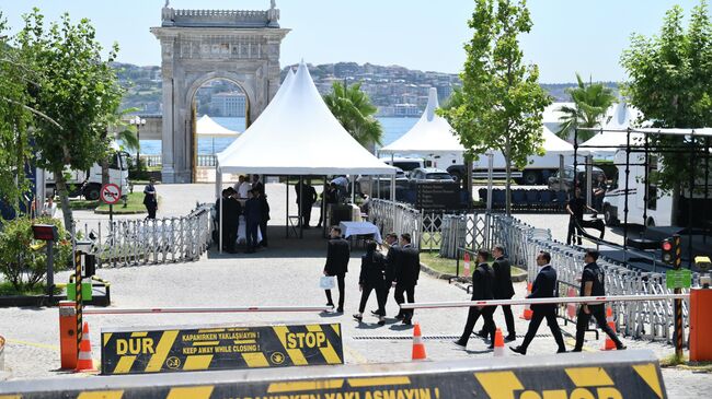 Обстановка у дворца Чираган в Стамбуле