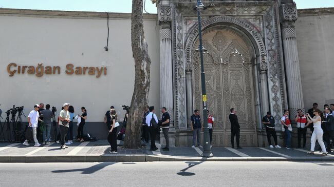 Обстановка у дворца Чираган в Стамбуле