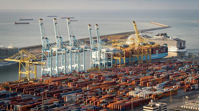 Грузовой порт Барселоны