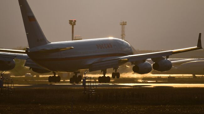 Самолет Ил-96 специального летного отряда
