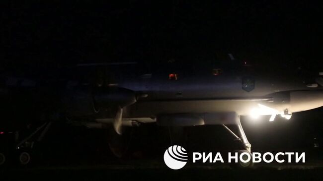 Полет российских стратегических ракетоносцев Ту-95МС над нейтральными водами Берингова моря