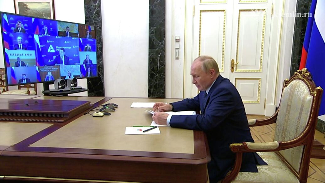 Путин собрал совещание с членами правительства