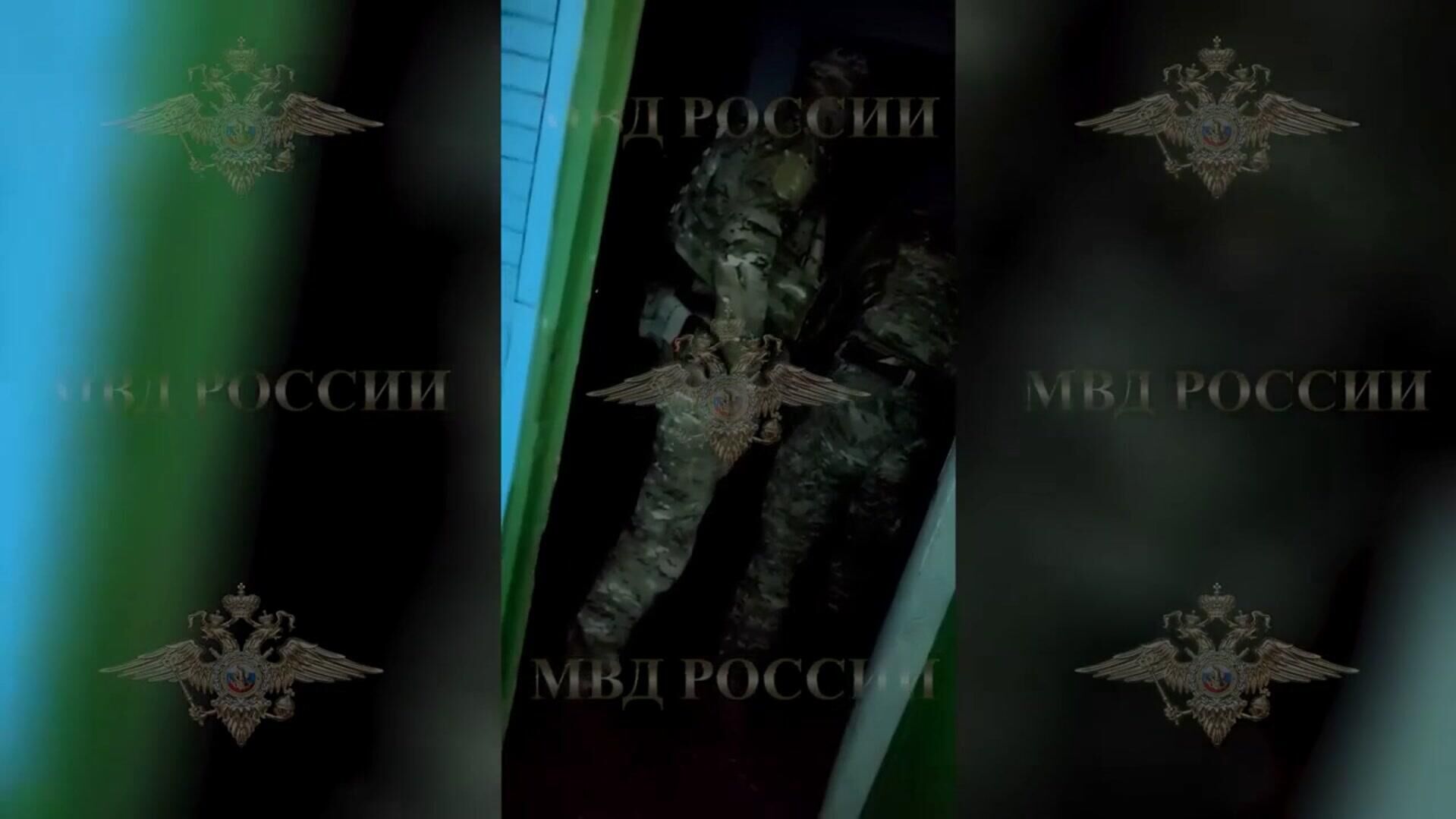 Кадры задержания полицейских, которые, по версии следствия, передавали информацию Telegram-каналу Baza - РИА Новости, 1920, 23.07.2025