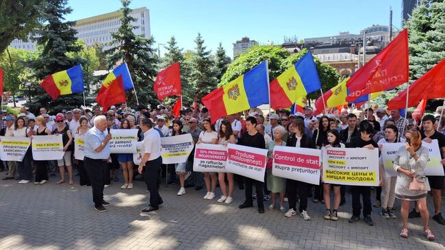 Партия социалистов провела акцию протеста у здания министерства сельского хозяйства и пищевой промышленности