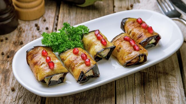 Рулетики из баклажанов Рулетики из баклажанов